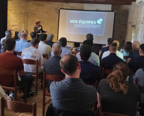 conference salle en configuration conférence
