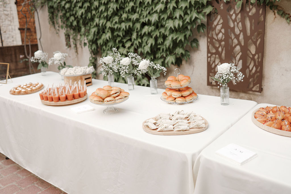 buffet pizza (Copie) buffet dressé dans la cour du mas